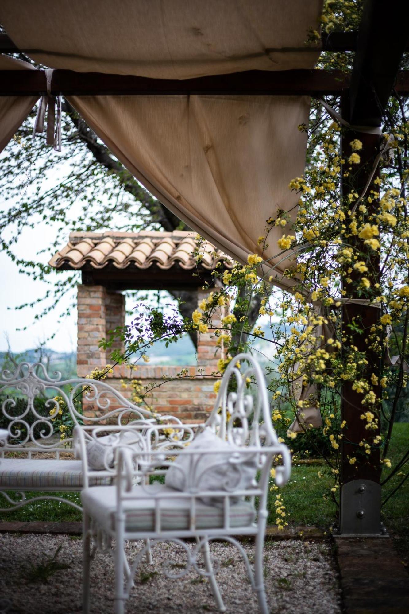 Ca' Le Cerque, Surrounded By The Marche Nature *